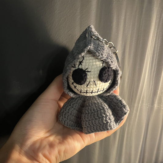 Crochet Skeleton Keychain, Handmade Hooded Grim Reaper Plush Charm, Halloween Skull Keyring for Bags & Keys