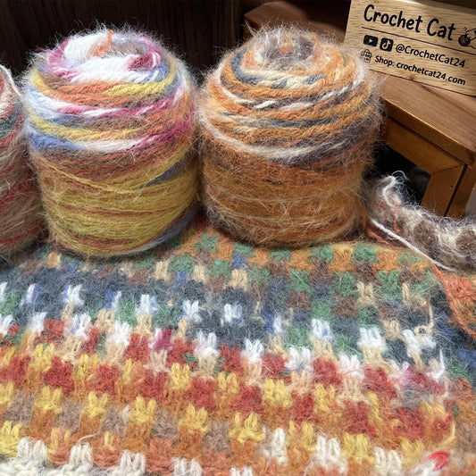 [Pre-Order] Oil Painting Gradient Crochet Throw Blanket (1m × 1m / 39.4" × 39.4")