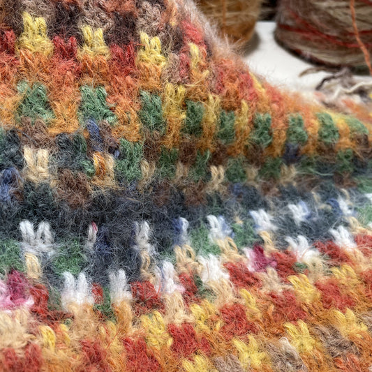 [Pre-Order] Oil Painting Gradient Crochet Throw Blanket (1m × 1m / 39.4" × 39.4")