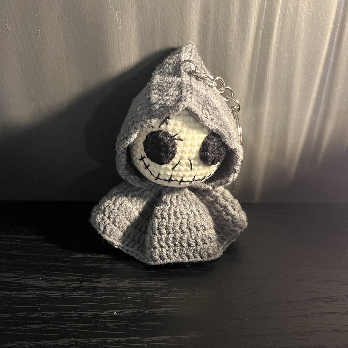 Crochet Skeleton Keychain, Handmade Hooded Grim Reaper Plush Charm, Halloween Skull Keyring for Bags & Keys